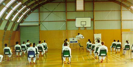 jump1.jpg (31637 bytes)